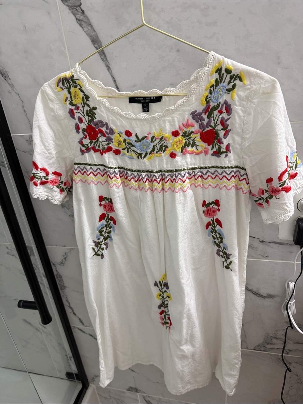 Boho Embroidered White dress- Floral Detail. Adorable color, fully lined.